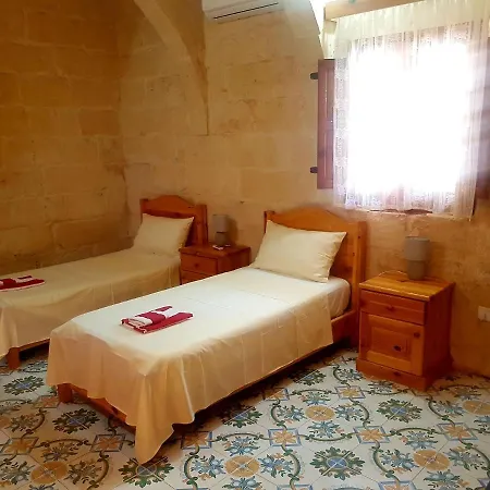 Zebbug Getaway Farmhouse 招待所