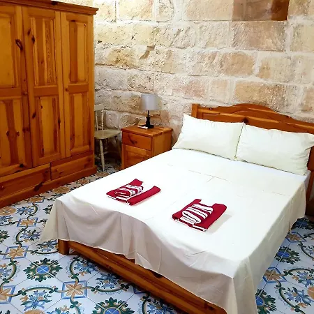 Zebbug Getaway Farmhouse 招待所 *