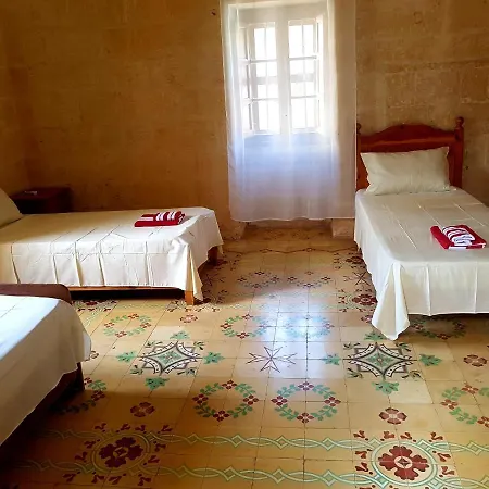 Zebbug Getaway Farmhouse *