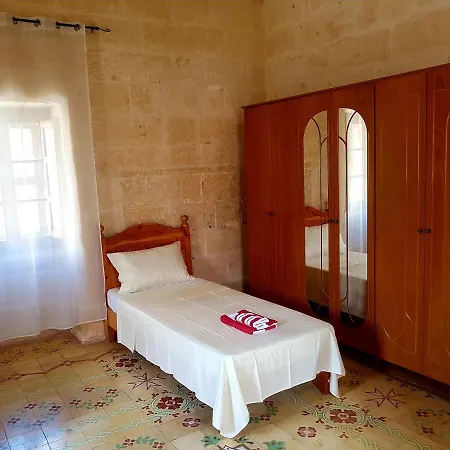 Zebbug Getaway Farmhouse *